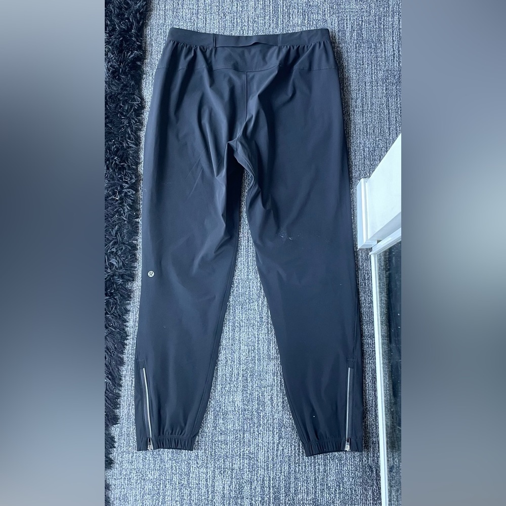 Lulu lemon Mens Surge Joggers Size L no drawstring